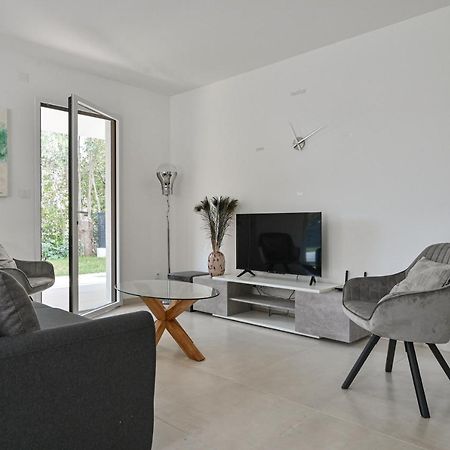 T3 Neuf - C13 - Jardin-Terrasse Et Piscine - Acces Direct Plages Et Centre Village Saint-Cyr-sur-Mer Exteriör bild